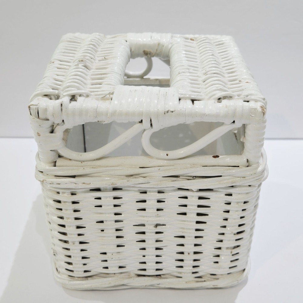 Vintage Pier 1 White Wicker Tissue Box Holder Decor Cottage Country Boho Chippy